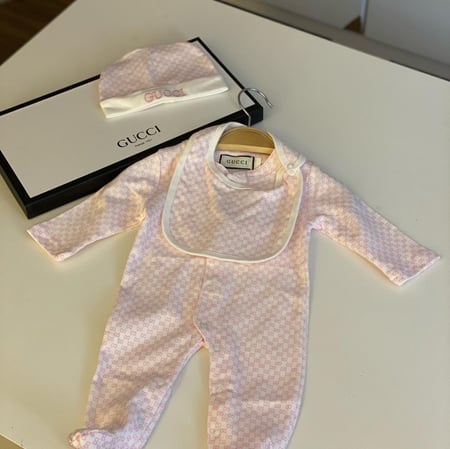 طقم قوتشي وردي