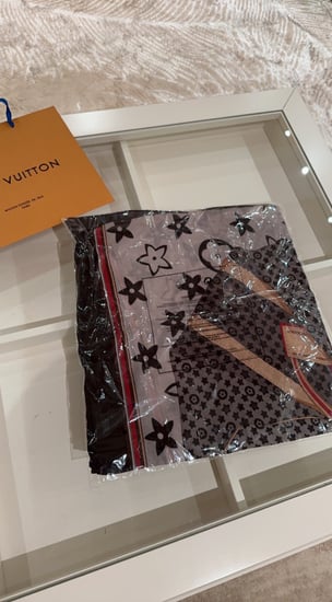 سكارف لويس فيتون