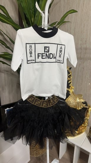 طقم فندي تنورة تل غير مبطنه+ تيشيرت (بدون لوقو)