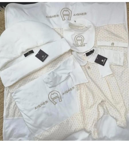 طقم أقنر مواليد