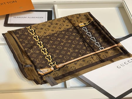 سكارف لويس فتون