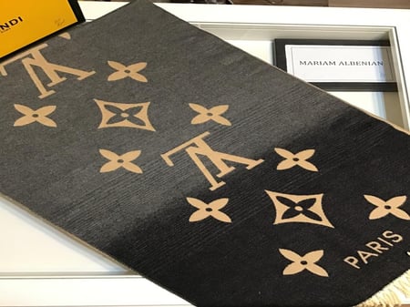 شال لويس فيتون