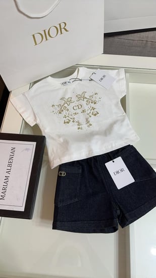 طقم ديور  تيشيرت + شورت جينز
