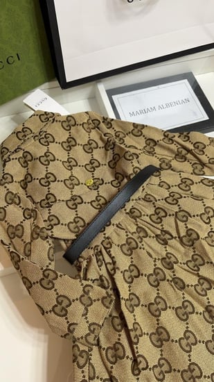 فستان قوتشي بشكل جاكيت مع حزام