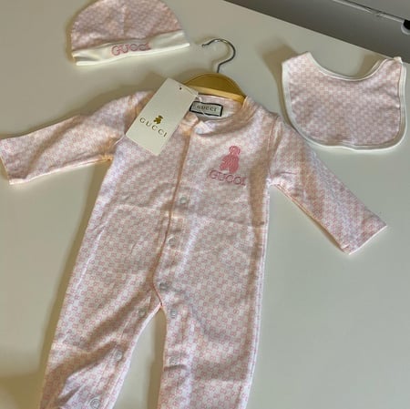 طقم قوتشي وردي