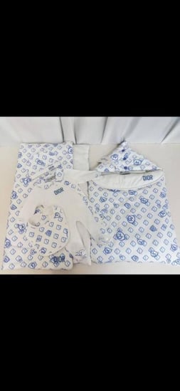 طقم مواليد ديور