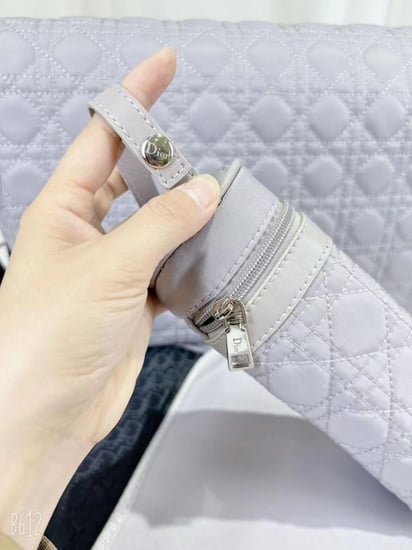 شنطة مواليد ديور فضي