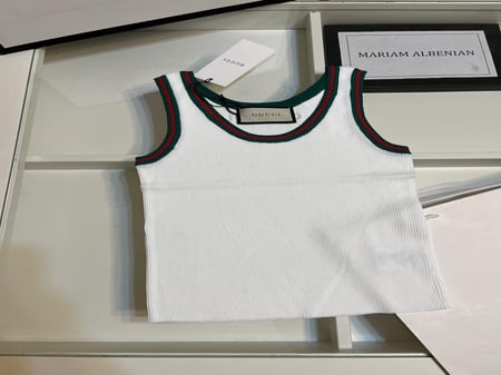 توب نسائي قوتشي ابيض