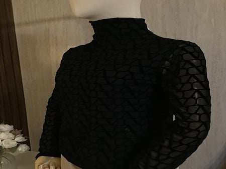 بلوزه فالنتينو اسود