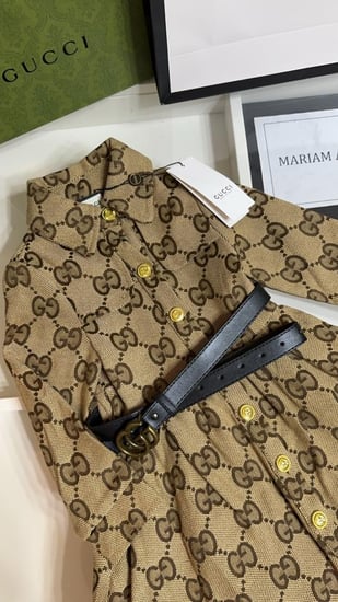 فستان قوتشي بشكل جاكيت مع حزام
