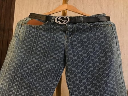 بنطلون قوتشي مع حزام