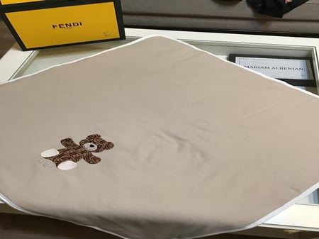 طقم فندي مواليد