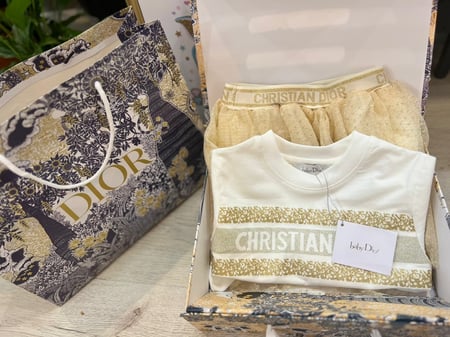 طقم ديور بنات تنوره+ تيشيرت