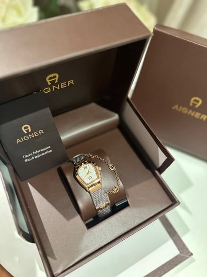 ساعة اقنر فضي وذهبي