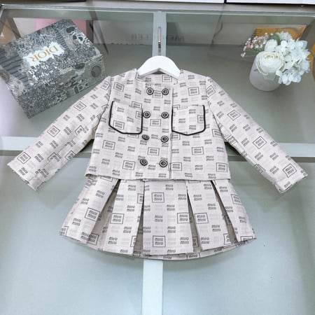 طقم ميو ميو miu miu