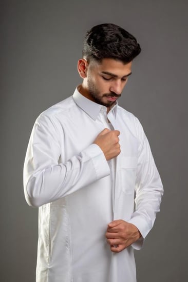 ثوب سعودي سحاب كم عادي