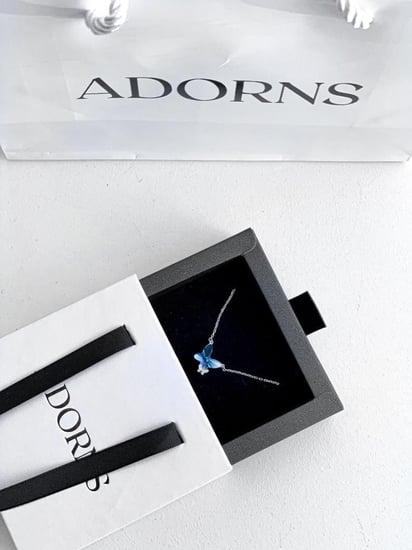 عقد الفراشة