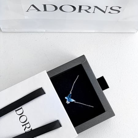 عقد الفراشة