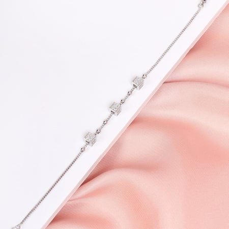 إسوارة بتصميم قطع مكعبه