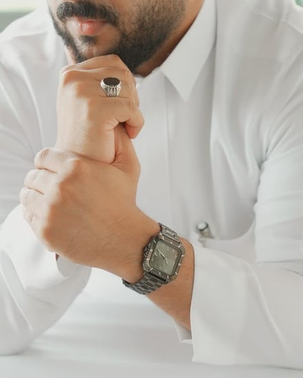 ساعة أصيل الرجاليه بلون أسود