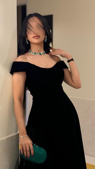 فستان اسود مخمل