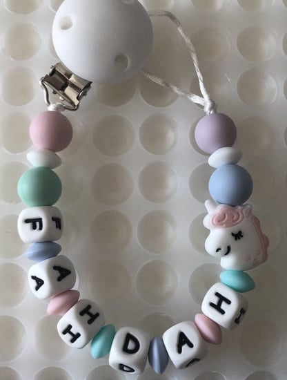 تعليقه مصاصه سلكون بالاسم