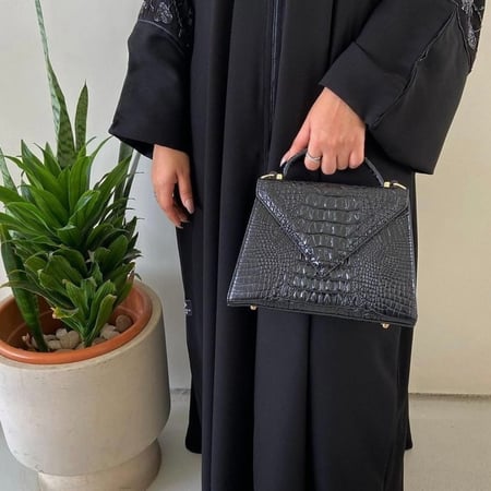 ماجيستيك | أسود