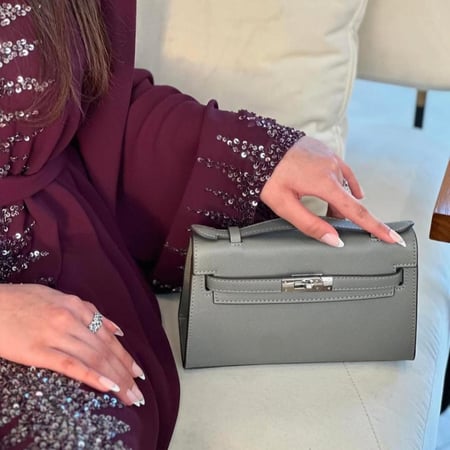 كيلي بوشيت | رمادي