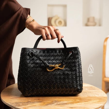 بوتيغا انديامو | أسود