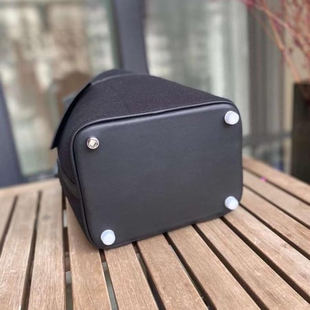 بيكوتان كارقو | أسود