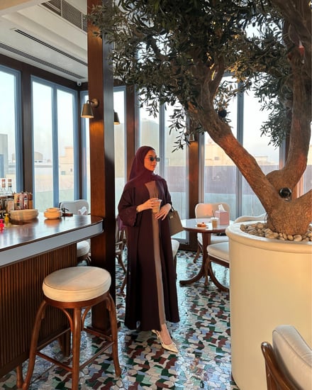 عباية كريب بنفسجي مع تطريز بقصة نصف كلوش