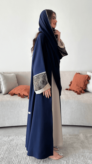 عباية كريب كحلي مع قطن كشميري بقصة نصف كلوش