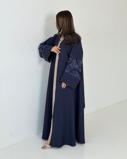 عباية كريب كحلي مع حرير تركي بقصة نصف كلوش