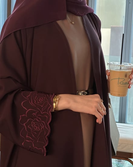 عباية كريب بنفسجي مع تطريز بقصة نصف كلوش