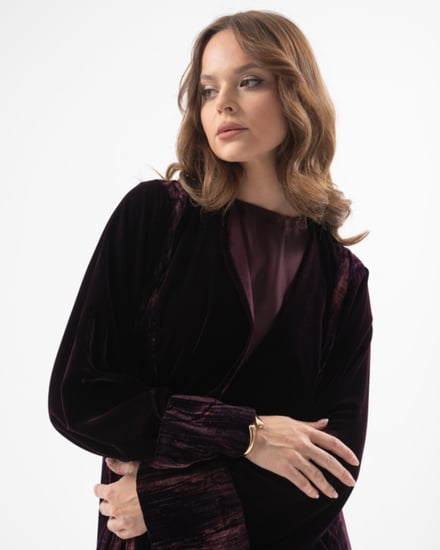 عباية مخمل عودي مع مخمل مكسر بقصة ربع كلوش