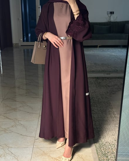 عباية كريب بنفسجي مع تطريز بقصة نصف كلوش