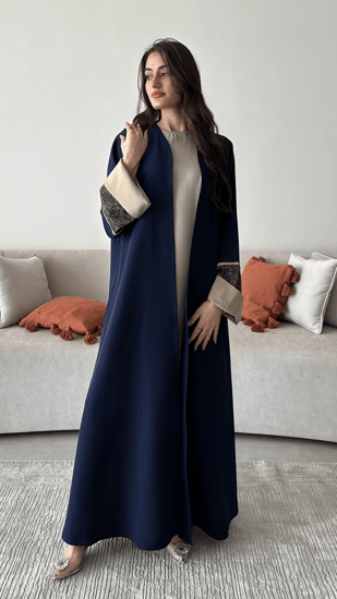 عباية كريب كحلي مع قطن كشميري بقصة نصف كلوش