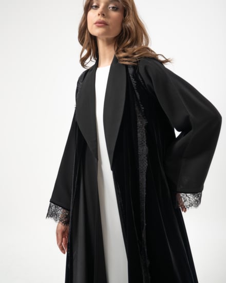 فستان عباية باللون الأبيض