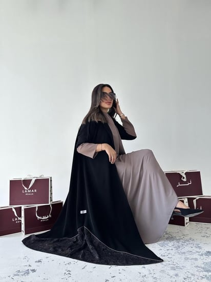 فستان عباية باللون اللحمي