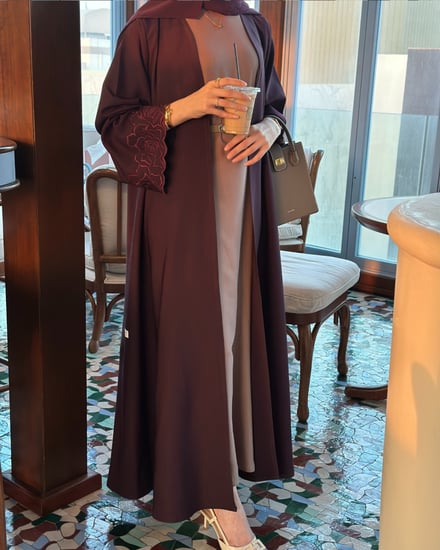 عباية كريب بنفسجي مع تطريز بقصة نصف كلوش