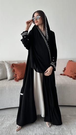 عباية كريب ملكي كوري مع تطريز بقصة نصف كلوش