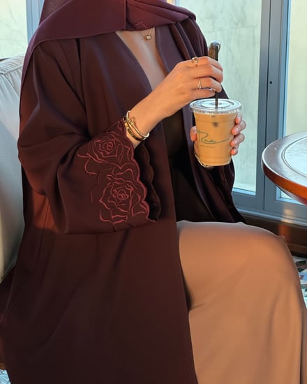 عباية كريب بنفسجي مع تطريز بقصة نصف كلوش