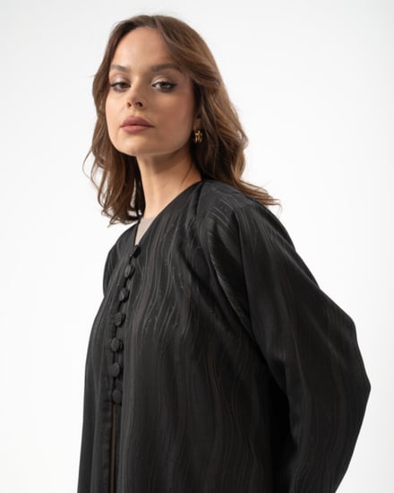 عباية حرير جاكار مع أزرار أمامية بقصة نصف كلوش