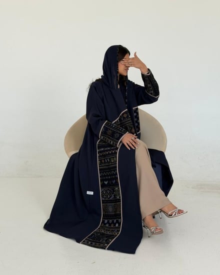 عباية كريب كحلي مع تطريز هندي بقصة ربع كلوش