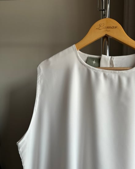 فستان عباية باللون الأبيض