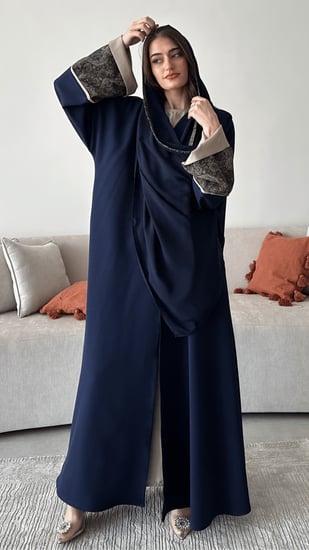 عباية كريب كحلي مع قطن كشميري بقصة نصف كلوش