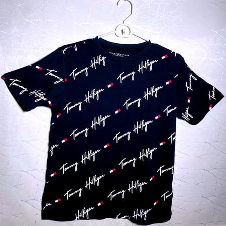 تيشرت تومي هيلفيغر من TOMMY HILFIGER T-SHIRT -اوتليت تومي -تومي ملابس