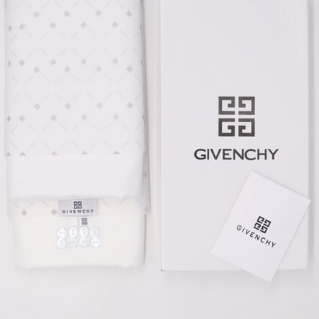 ثوب سعودي ابيض