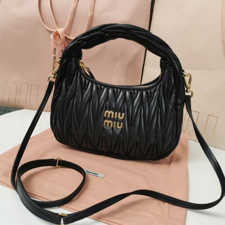 حقيبة miumiu wander