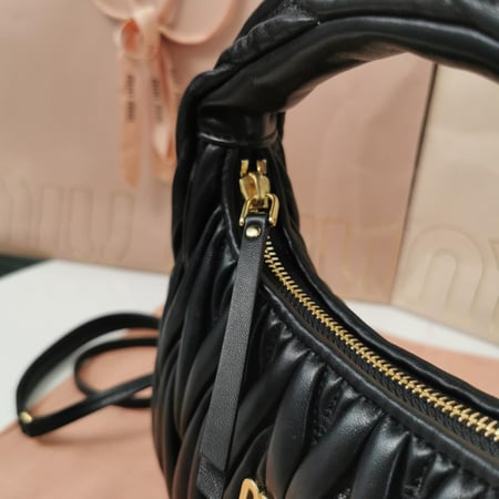 حقيبة miumiu wander